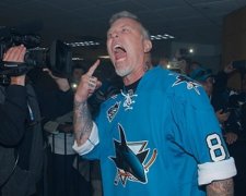 Группа Metallica исполнила гимн США на хоккее