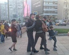 Арешт школяра в Москві: Слідком вирішив покарати захисницю дитини