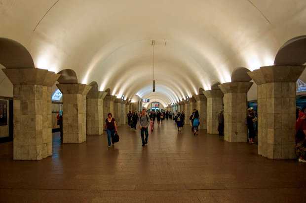 Камера зафільмувала найдивнішого пасажира в історії київського метро