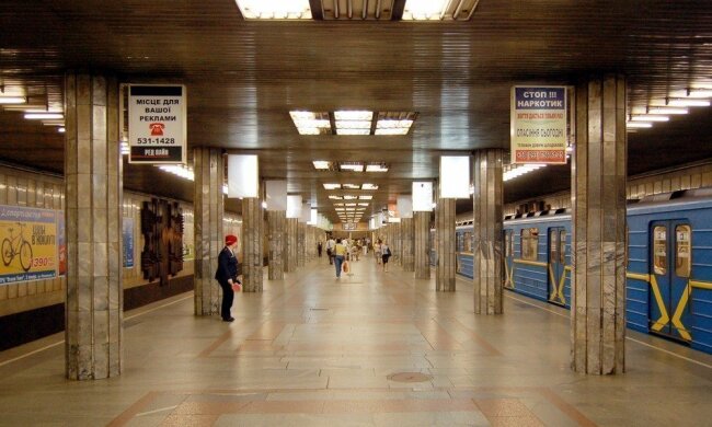 Никакого нижнего белья и обуви: новые правила пользования столичным метро