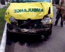 У Донецьку машина швидкої потрапила в ДТП