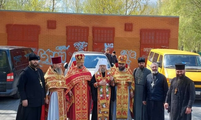 Священники УПЦ повезли Благодатний вогонь у зону ООС