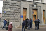 Мерію Кернеса оточили копи, нікого не впускають, - що відбувається