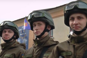 Майбутні захисники України показали, чим їх годують у військовій академії: м'ясо, але черв'яків