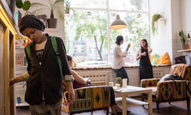 Сломанные пальцы за кусок хлеба: история шестилетнего мальчика напугала всю страну