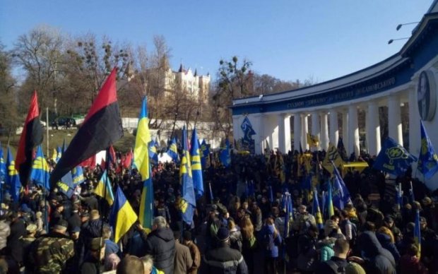 Марш проти олігархів: націоналісти в центрі Києва шукають корінь усіх бід