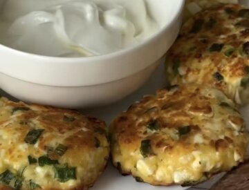 Ліниві пиріжки з яйцем та зеленою цибулею: фото скрін рецепту