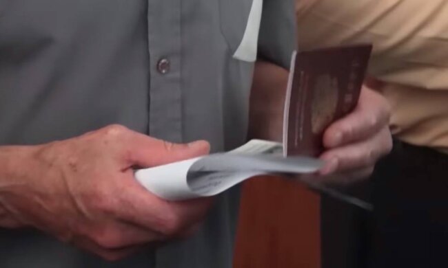 Паспорт Росії, фото: скріншот з відео