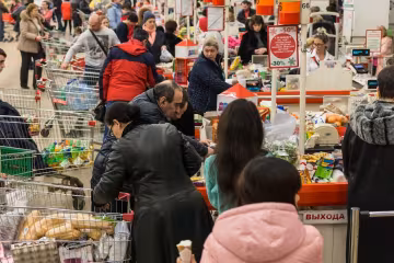 Миттєва карма: запоріжець влаштував бійку і став жертвою власних кулаків, відео розвеселило мережу