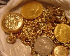 Дніпрянин знайшов скарб у своїй поштовій скриньці