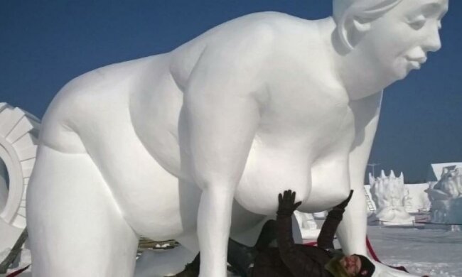 Литовські скульптори здивували формами сніжної "баби" (фото)