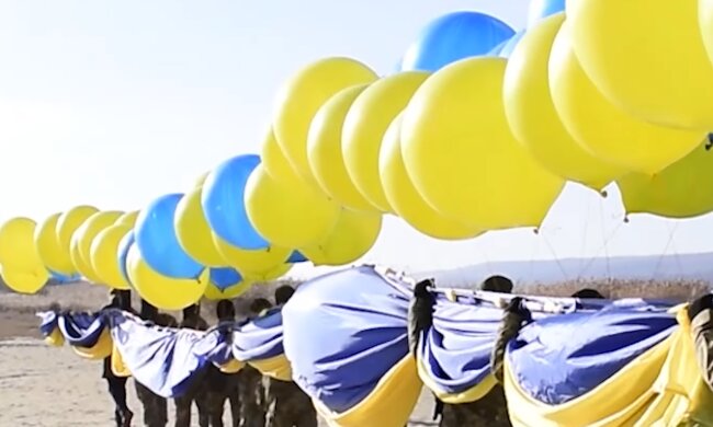 Запуск українського прапора, фото: ООС