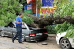 Ураган у Харкові наробив лиха, машини - на запчастини: відео постапокаліпсису