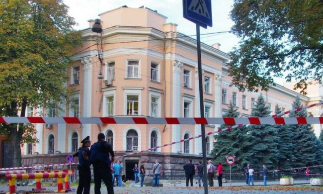 Біля СБУ Одеси заборонили робити селфі