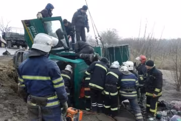 Аварія на Херсонщині: водія вантажівки затисло в кабіні
