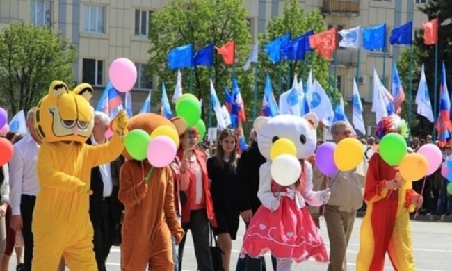 Боевики "ЛНР" похвастались массовкой к первомаю