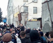 Силовики покинули базу "Нацкорпуса" в Киеве