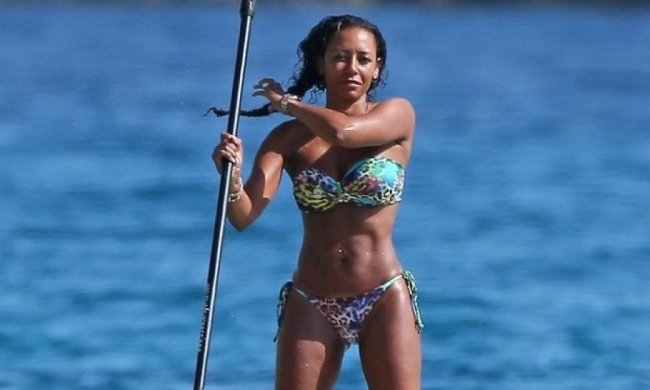 41-річна екс-Spice Girls показала струнку фігуру в купальнику