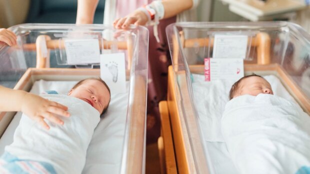74 - не межа: літня жінка народила близнят, ЕКО вдалося на славу