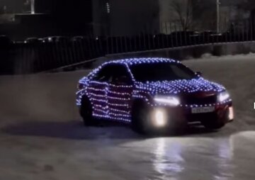 Гирлянда на автомобиль: фото скрин Ютуб