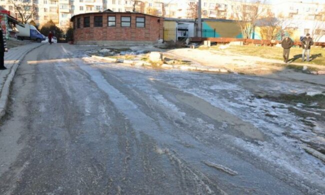 Вполне скрепно: в сети показали ужас крымских дорог
