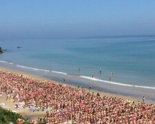 Сотні оголених відчайдухів застрибнули у крижане море із неочікуваних причин: "Ми ризикнули...."