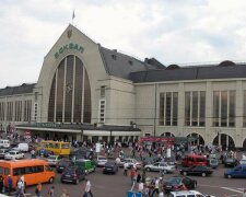 Рахунок 1:1: на столичному вокзалі злодійки атакували нацгвардійця,- допоміг лише газовий балончик