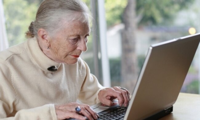 Робота в інтернеті рятує від інсультів та склерозу