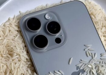 Смартфон в рис, скріншот: YouTube