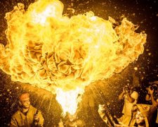 Іспанська вогняна феєрія зачарувала фотографа