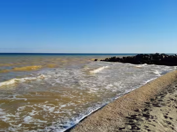 На узбережжі Азовського моря знайдені десятки трупів: гинуть цілими сім'ями
