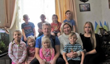Многодетная семья переселенцев подала пример человечности