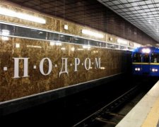 В столичном метро человек упал под поезд