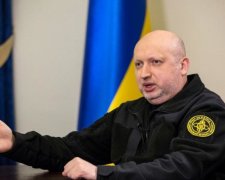 Турчинов збирається саджати українців за торгівлю з Росією