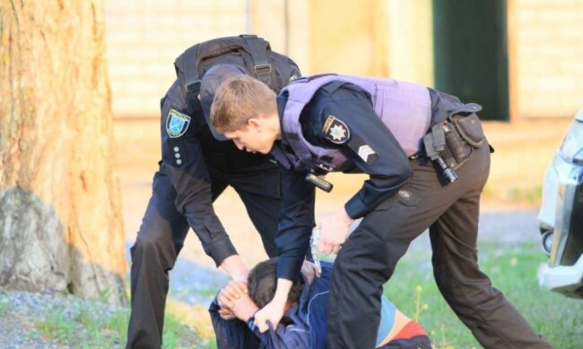 Винесли бойові нагороди: у Дніпрі пограбували квартиру копа, - "відсунули вікно і..."