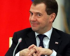 У мене лапки: Медведєв знову став посміховиськом у соцмережах