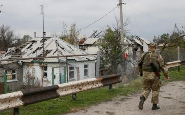 Путінські вбивці розтягують по цеглині останні будівлі Донбасу