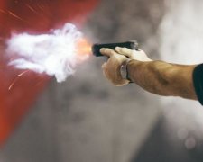 Стрельба под судом в Киеве: что светит добровольцу, ранившего полицейского