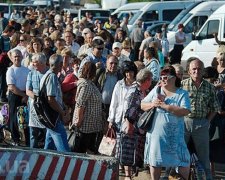 Під Артемівськом величезний затор через нові перепустки (фото)