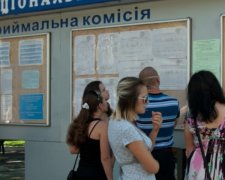 Готуйтеся до гіршого, сподівайтеся на краще: скільки коштує навчання в Україні