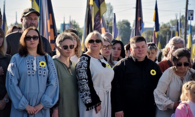 На Подолі вшанували пам’ять українських Захисників та Захисниць
