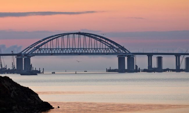 Кримський міст може злетіти в повітря: експерт передрік сумну долю будові Путіна