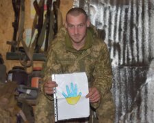 Воїни ЗСУ отримали малюнки від маленьких українців, фото: facebook.com/30brigade