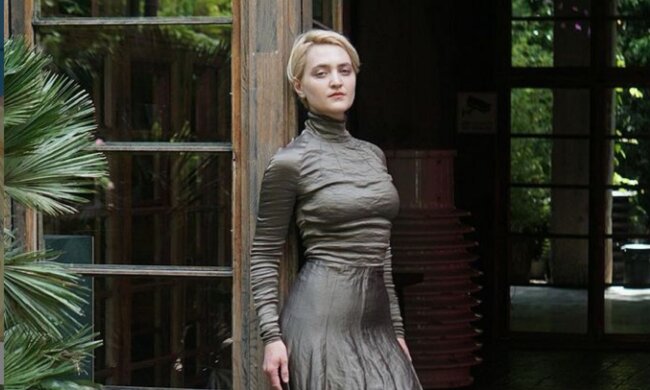 Вера Кекелия из "Женского квартала" в игривом наряде пофлиртовала с Павлом Зибровым:  "С*ксуальный, блестящий"