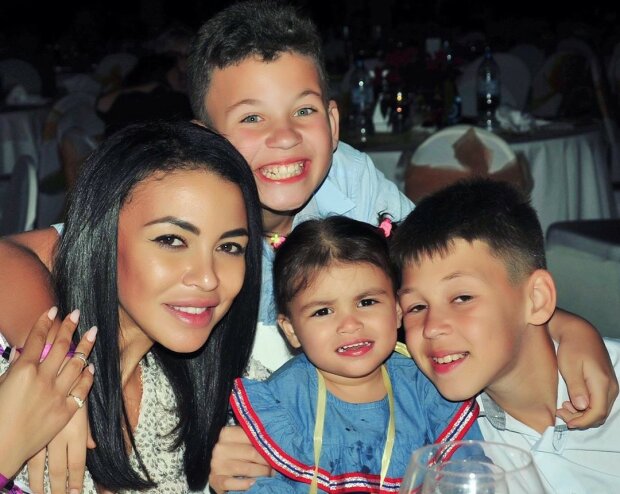 Полина Ололо с детьми, фото: Instagram/polina_lola