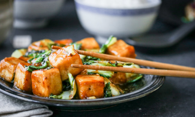 Отличный рецепт тофу с имбирем и капустой