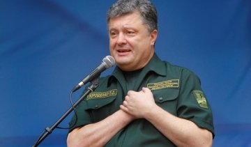 Порошенко віддав шість зарплат на благодійність