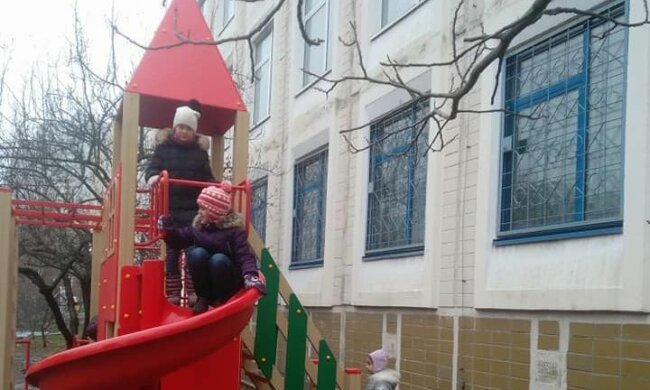 Майданчик біля школи, фото: Facebook
