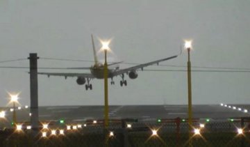 Нервовим не дивитись: як A320 ледь не розбився у Манчестері (відео)