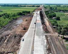 На Полтавщині будують першу в Україні бетонну дорогу